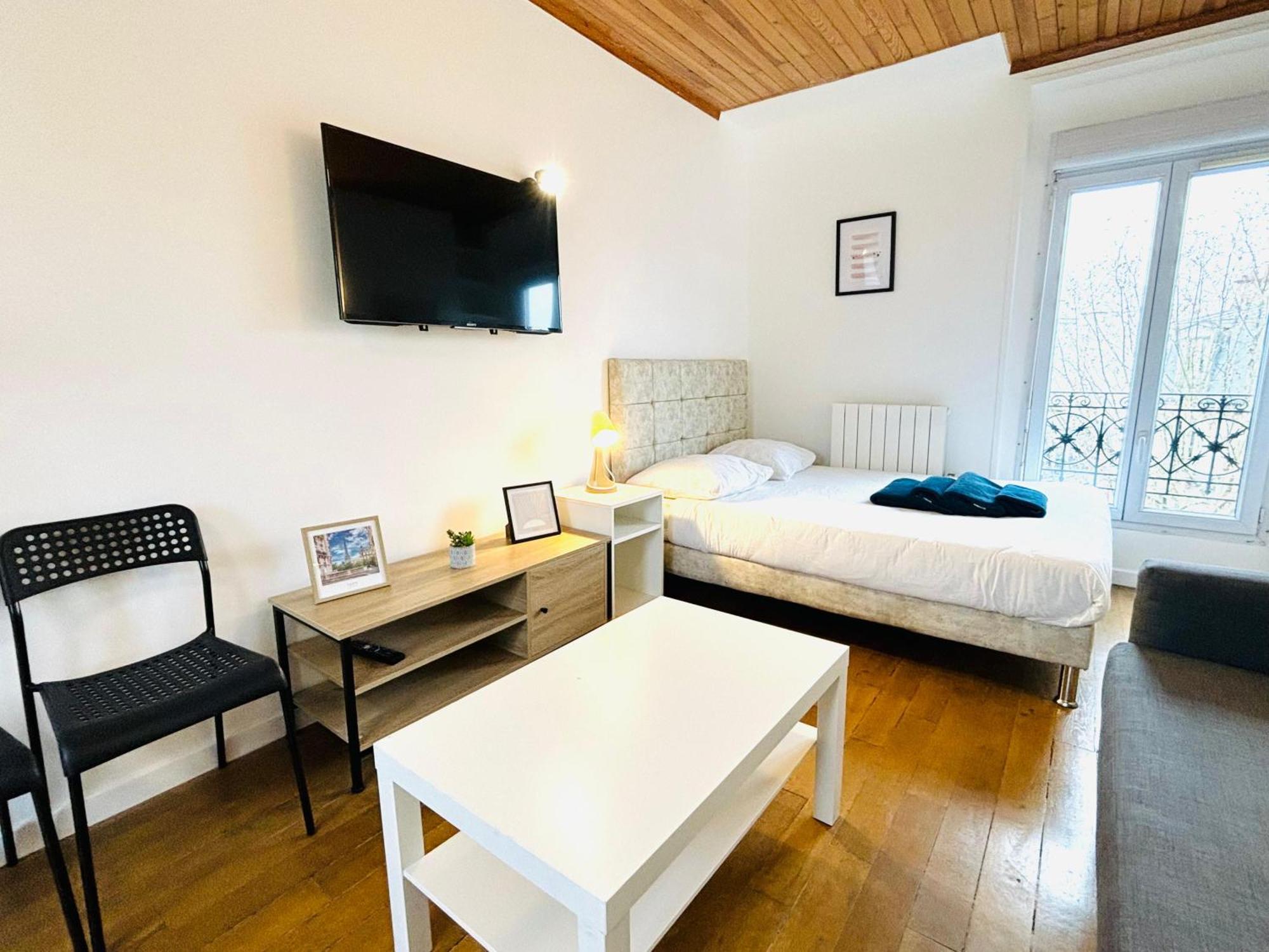 Porte De Saint Ouen Apartment *